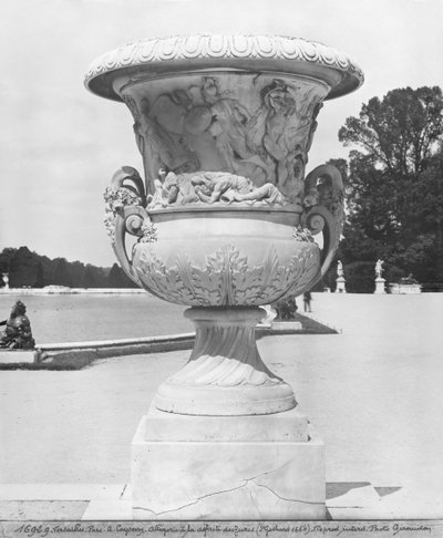 Monumental vase, allegory of the defeat of the Turks by the King